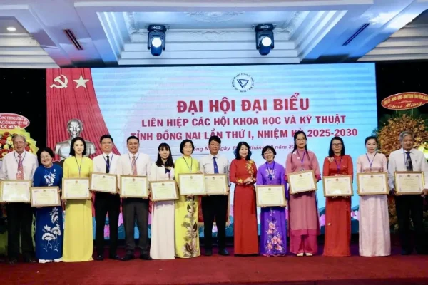 Trẻ hào hứng với trải nghiệm xem phim tại Hoàng Đức