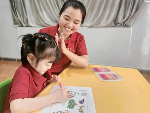 can thiệp trẻ chậm nói Biên Hòa tại EMH