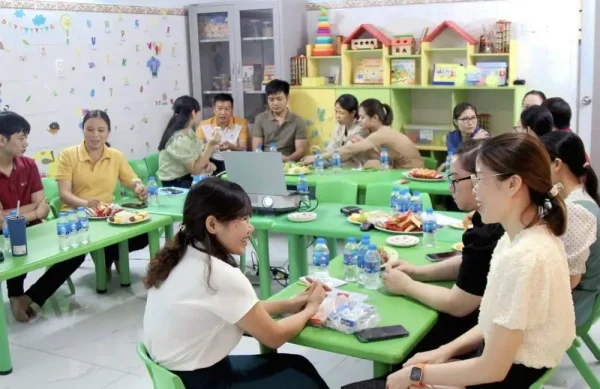 Phụ huynh tham gia kế hoạch học tập cho trẻ chậm nói Biên Hòa