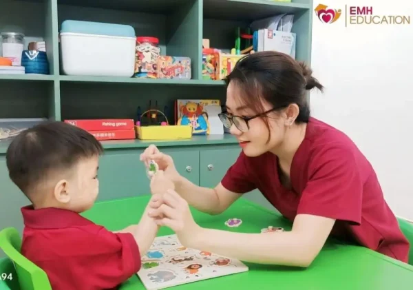 Dấu hiệu trẻ chậm nói 2 tuổi – Khi nào cha mẹ cần đưa con đi đánh giá?