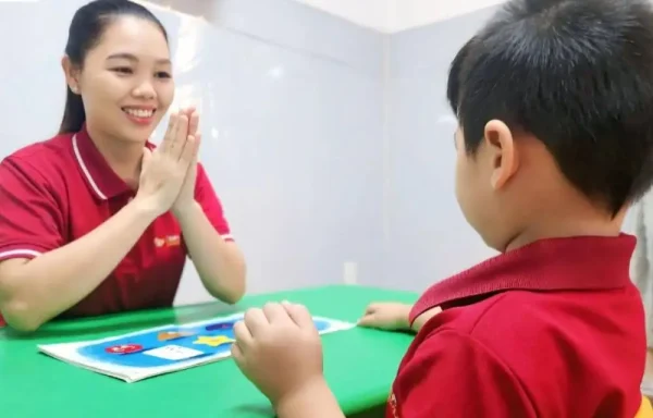 Trẻ chậm nói 2 tuổi tại Biên Hòa cần can thiệp sớm