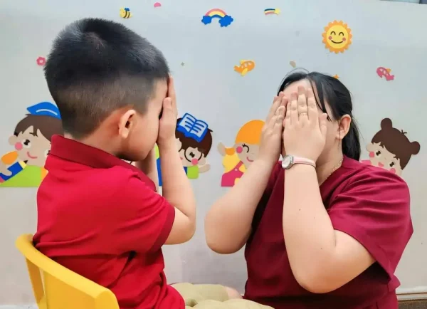 can thiệp trẻ chậm nói tại EMH