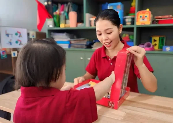 Hoạt động can thiệp kỹ năng xã hội cho trẻ