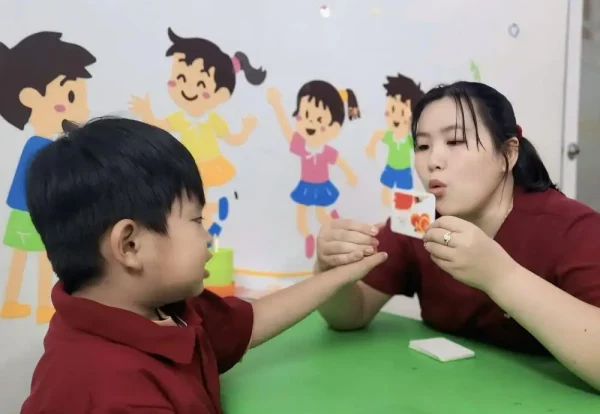 can thiệp ngôn ngữ cho trẻ chậm nói hiệu quả