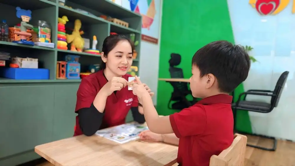 Trường dạy trẻ chậm nói ở Biên Hòa – Giải pháp giúp trẻ phát triển ngôn ngữ hiệu quả | EMH