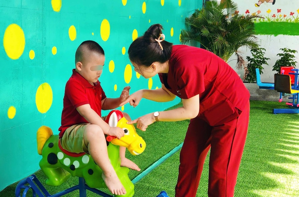 Những dấu hiệu tự kỷ cha mẹ dễ bỏ qua