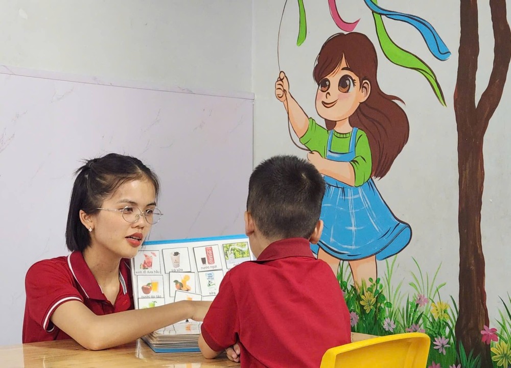 Trẻ tự kỷ có nhìn vào mắt không?