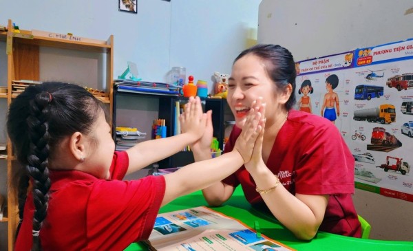 hoạt động phát triển giao tiếp cho trẻ chậm nói