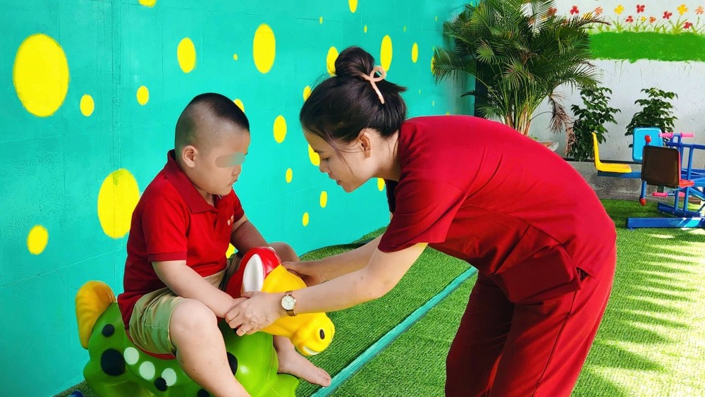 Trẻ tự kỷ can thiệp bao lâu?
