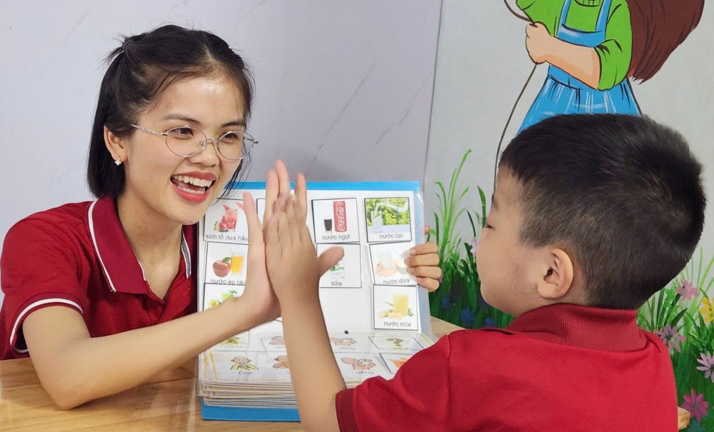 Trẻ lớp 1 chậm nói có cần can thiệp không?
