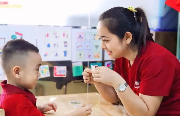 Can thiệp sớm trẻ tự kỷ – Đừng đánh mất thời điểm vàng giúp trẻ hòa nhập